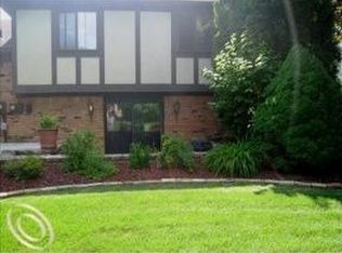 5410 Lake Shore Dr, Weidman, MI 48893