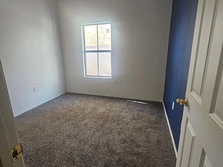 2047 W Bramburgh Ct — Photo 11