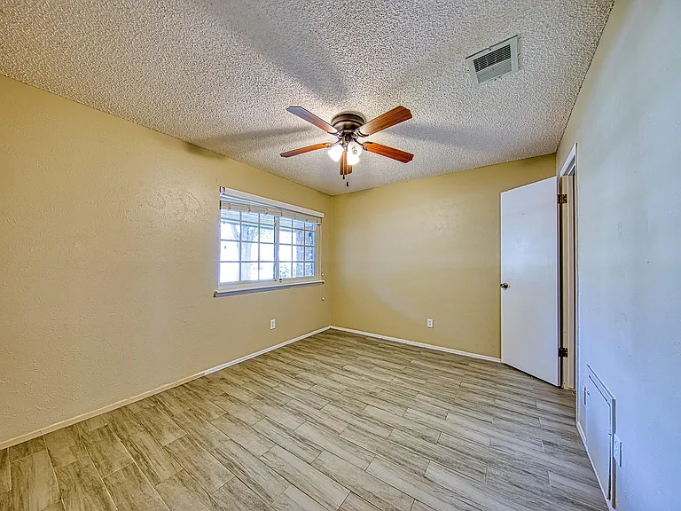 22411 Elsinore Dr — Photo 20