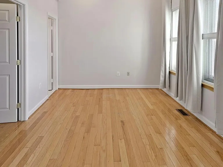 541 Florida Ave NW — Photo 21