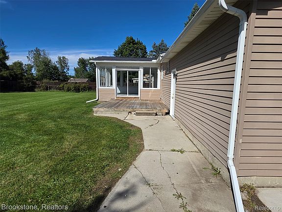 4th image of 7379 N Linden Rd