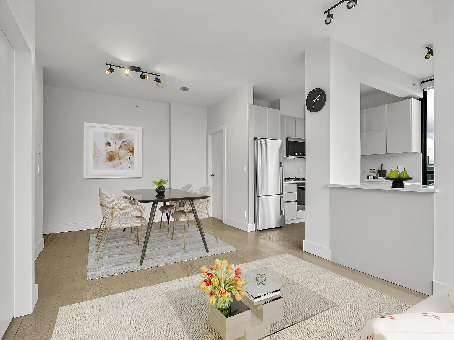 2 bed, 820 sqft, $4,200 — Photo 3