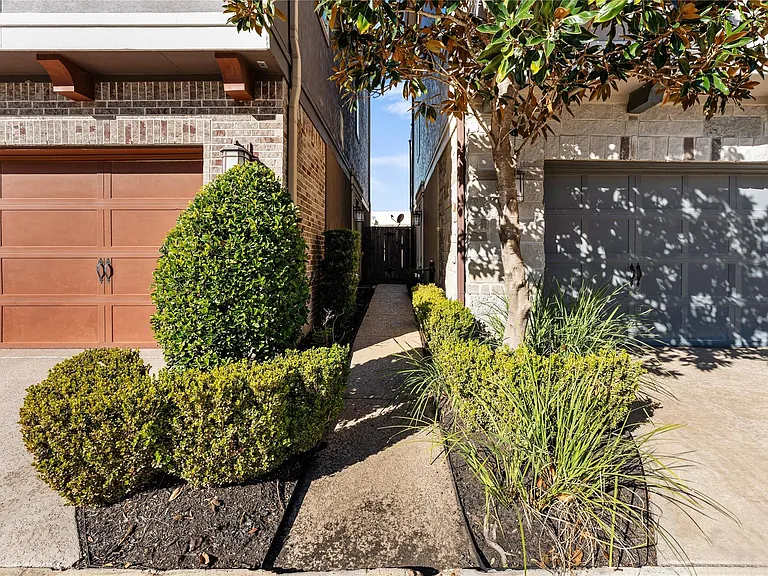 2720 Church Wood Dr — Photo 3