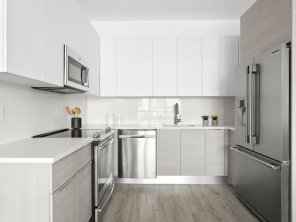 5th image of 221 Sea Breeze Ave #11B