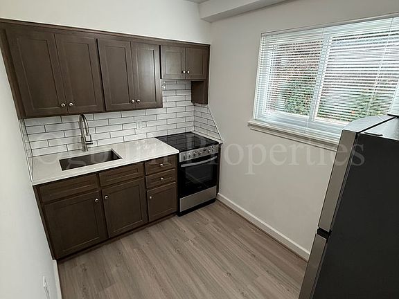 5th image of 220 N Hawthorne Rd APT B