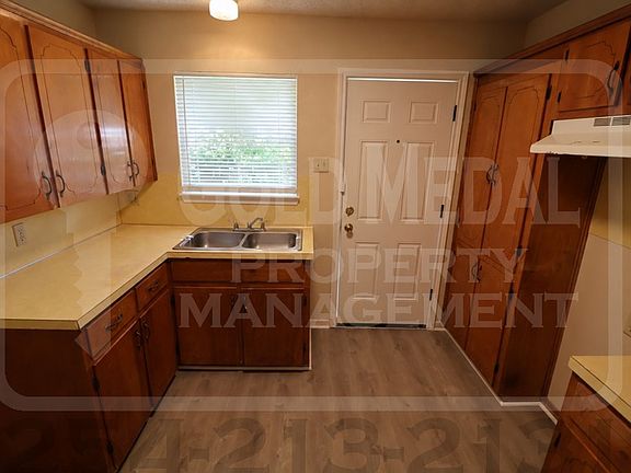 4th image of 1706 Cole St #B
