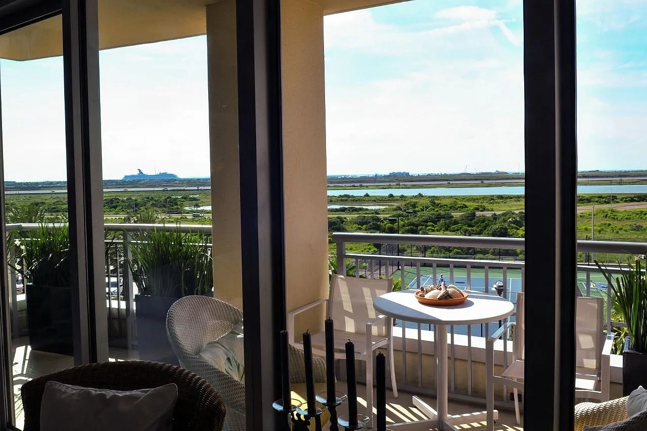 2 bed, 2.0 bath, 1044 sqft, $3,500 — Photo 2