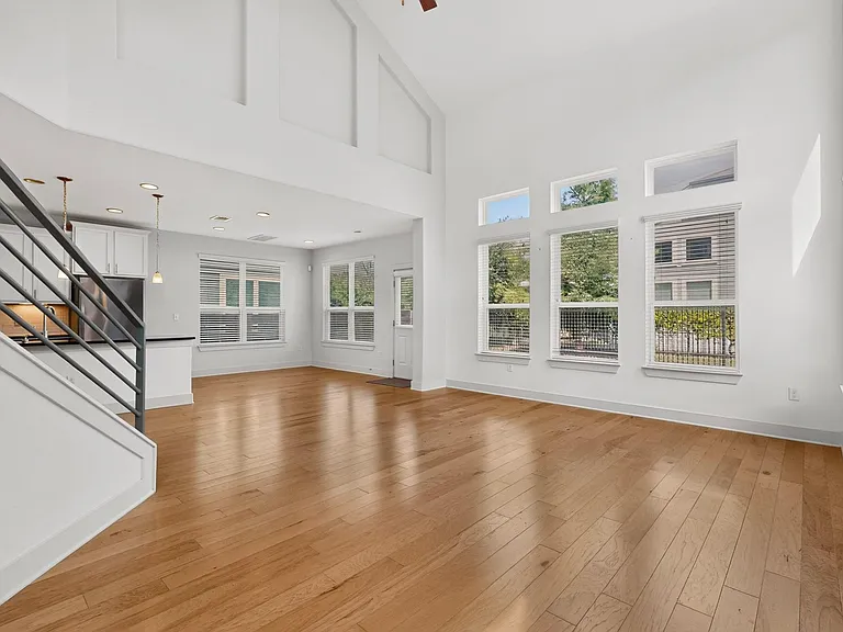 5915 Swayden Ln — Photo 4