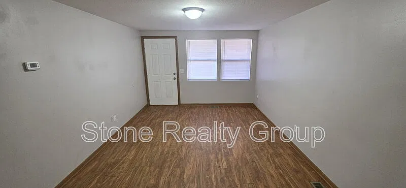 2 bed, 1.0 bath, $755 — Photo 3