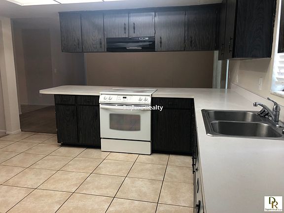 3rd image of 1045 Lancelot Way