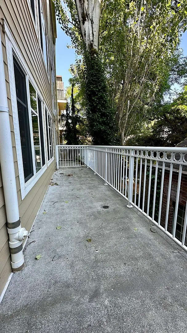 Varsity II Apartments — Photo 4