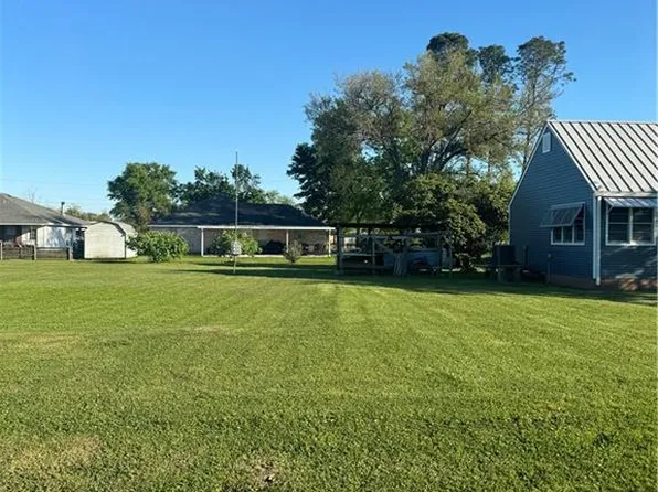 106 Saint Charles Pl, Hahnville, LA 70057