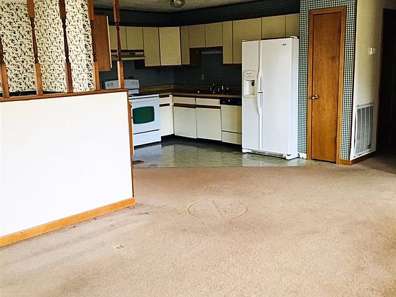 3rd image of 3337 Lake Forest Dr