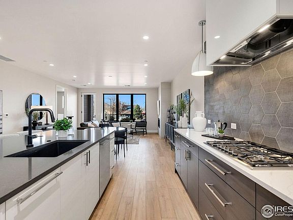 5th image of 205 E 6th St #202
