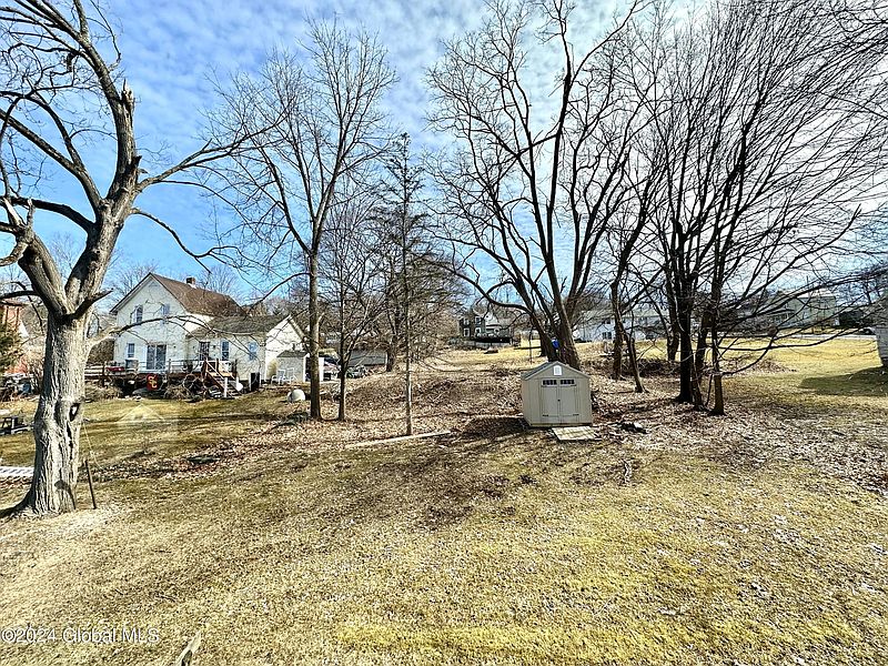 3rd image of 8 Eagle Street