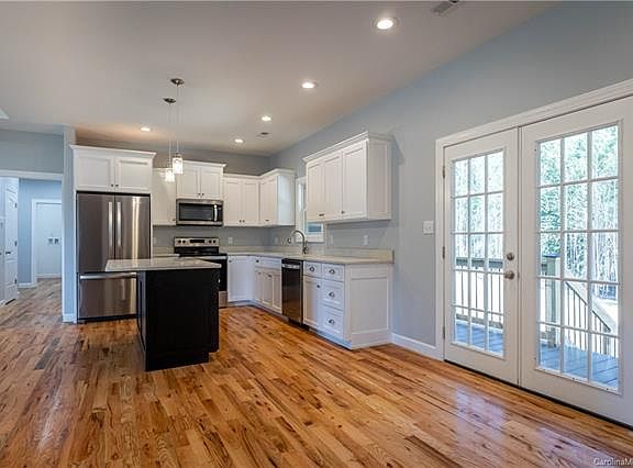 5th image of 113 River Hills Way
