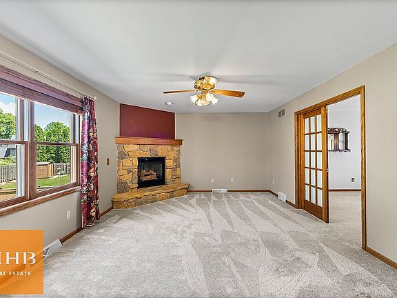 3rd image of 547 Cherry Wood Dr