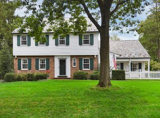 17 Willets Ln, Manhasset, NY 11030