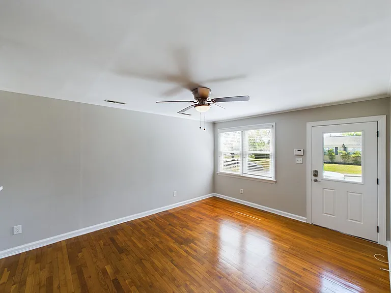 2363 Bernard St — Photo 8