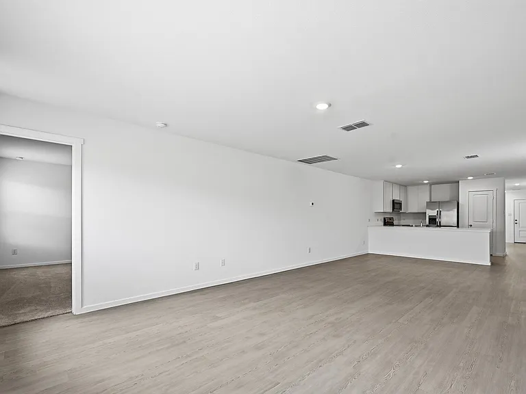 6509 Glade St — Photo 2