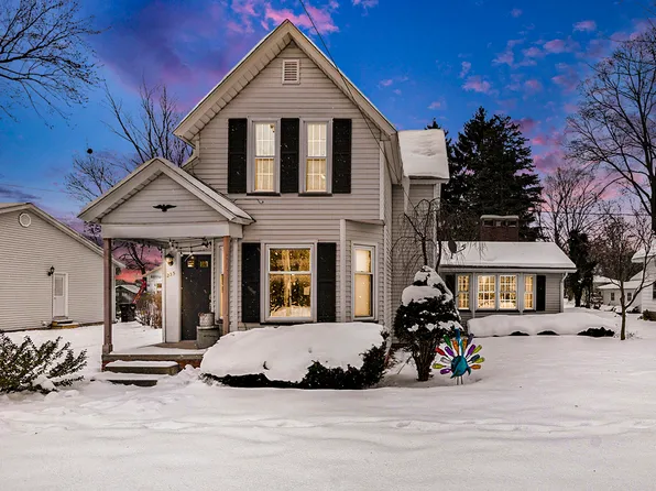 235 S Peck St, Zeeland, MI 49464