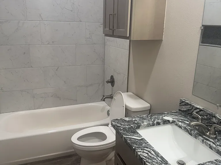 MASTER EN-SUITE