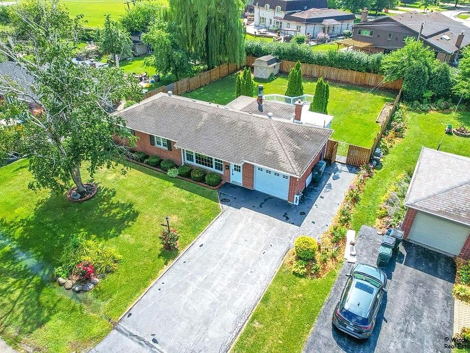 1st image of 1130 Castle Dr