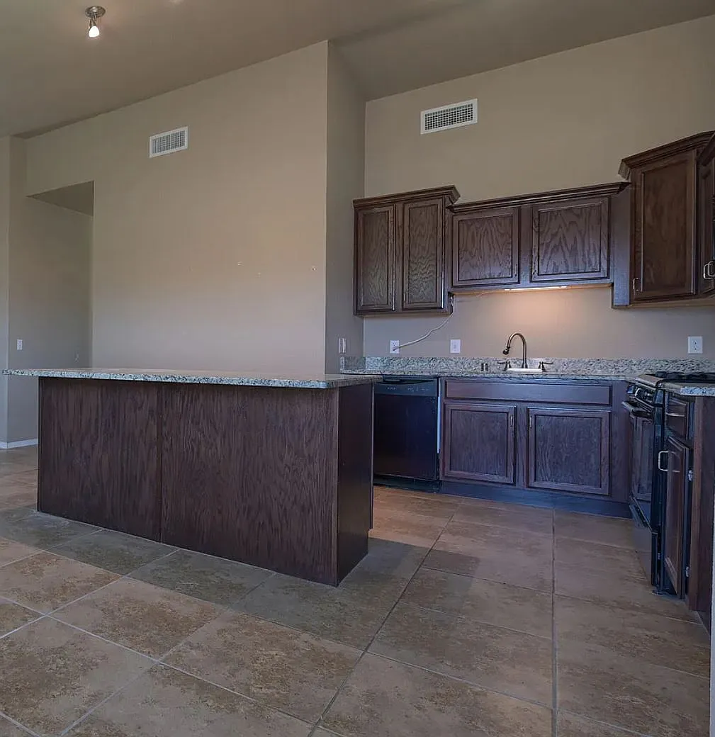 4 bed, 1569 sqft, $1,850 — Photo 4