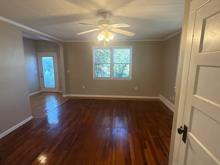 206 Whitney St — Photo 3