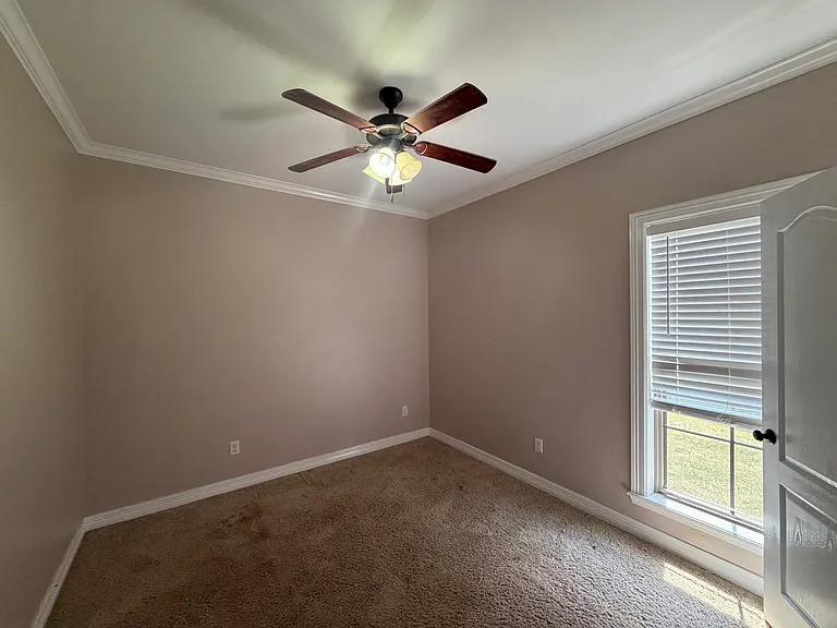617 Alder Ln — Photo 11