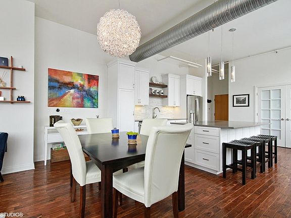 4th image of 360 W Illinois St APT 10G