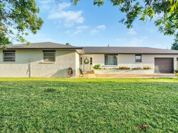 1309 E 16th St, Dalhart, TX 79022