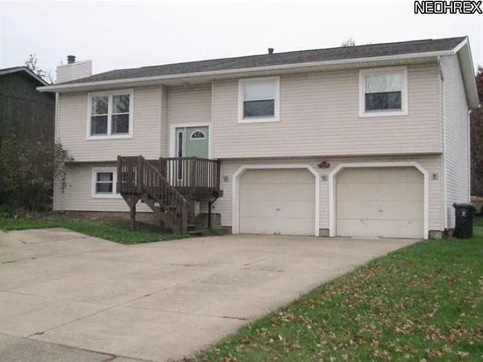 379 Shenandoah Blvd photo 1