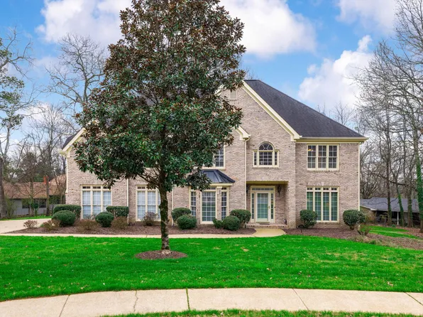 6300 Grand Harbour Dr, Hixson, TN 37343