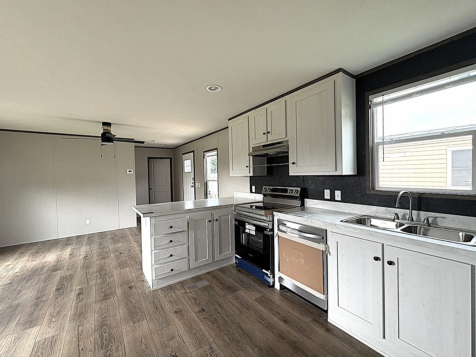 2 bed, 896 sqft, $899 — Photo 4