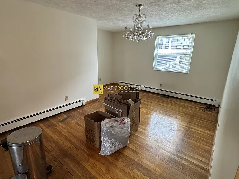 91-93 N Irving Park #1 — Photo 11