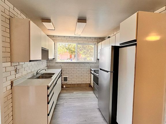 4th image of 7219 S Prospect St