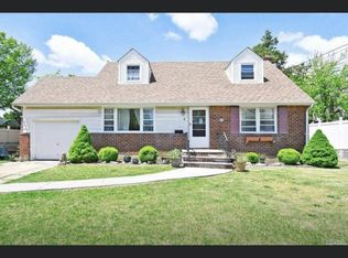 6 Perry Ave, Bethpage, NY 11714