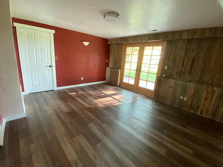 6880 S Cloverdale Rd — Photo 12