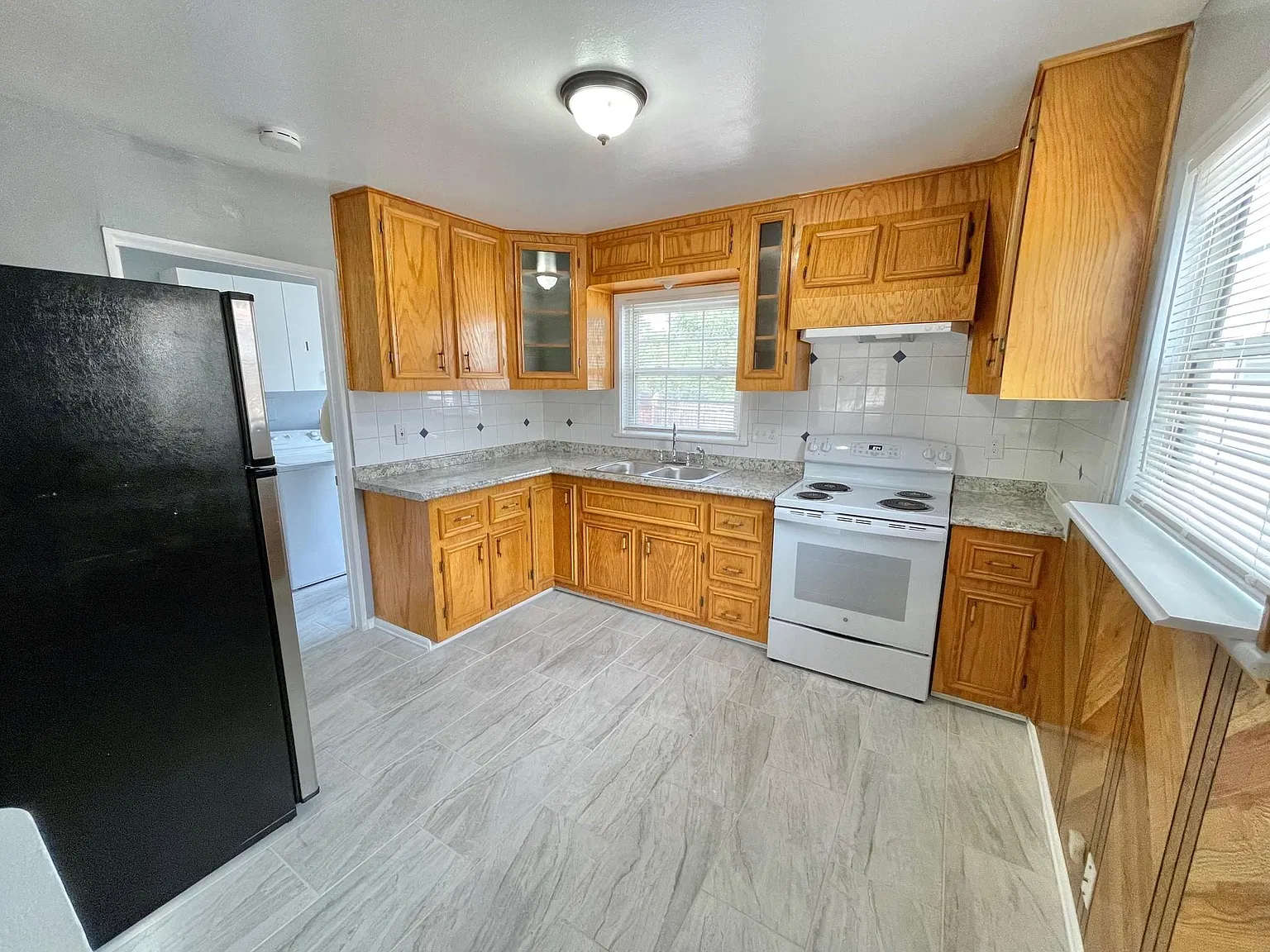 2 bed, 839 sqft, $2,000 — Photo 3