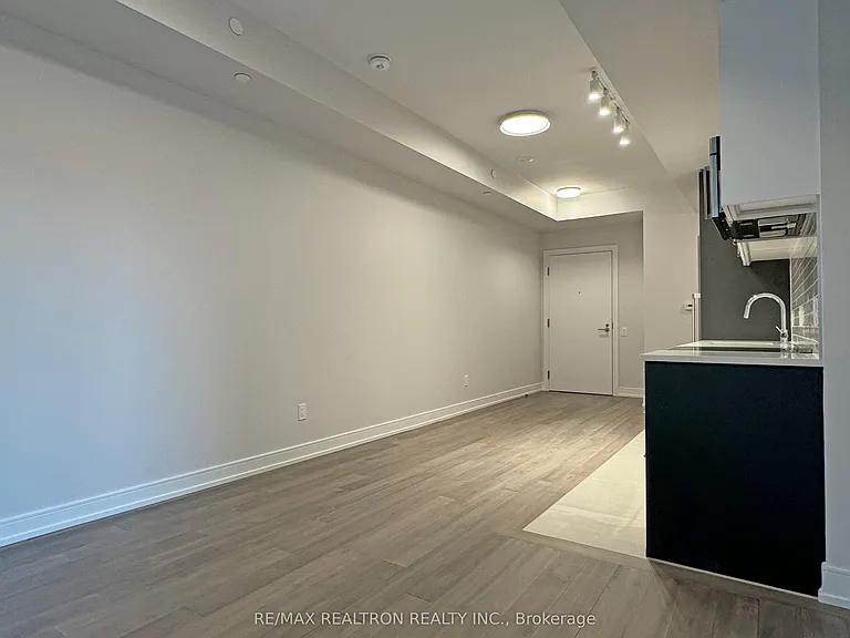 2525 Bathurst St #202 — Photo 4