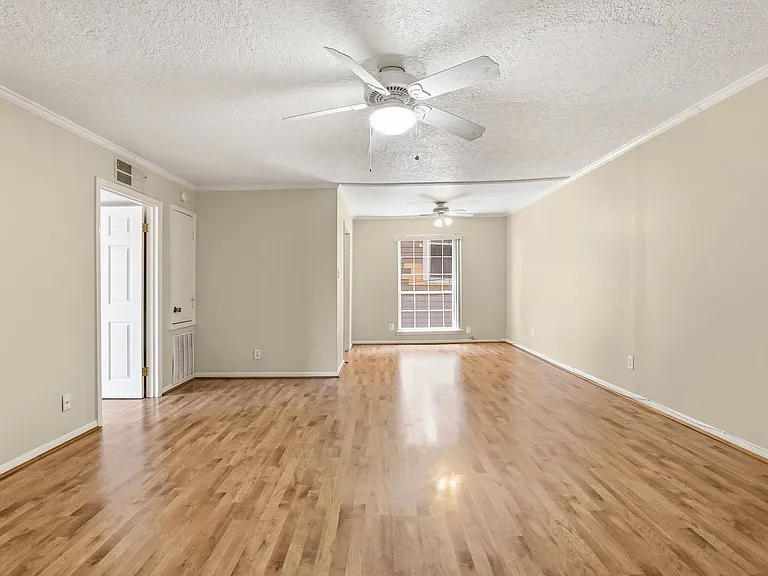 2507 Montrose Blvd #23 — Photo 6