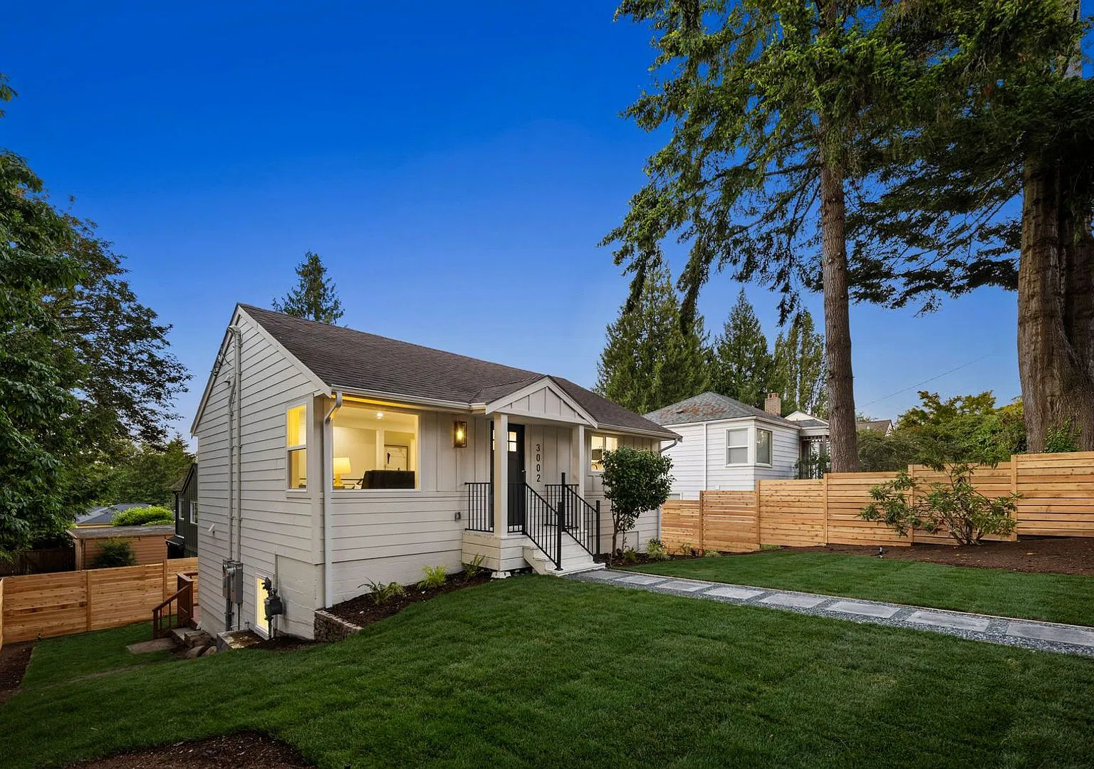 Beautifully Renovated 4-Bedroom Home in Desirable Maple Leaf! — Photo 3