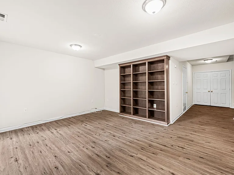2902 Jessica Ct — Photo 35