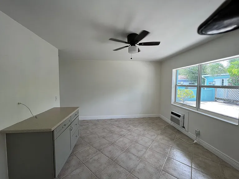 161 SE 5th Ave #3 — Photo 10