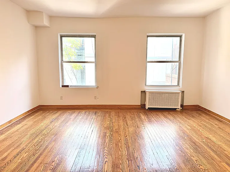 21 E 62nd St #4B — Photo 3