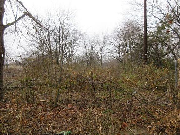 2nd image of 615 E 2nd St Lot 6