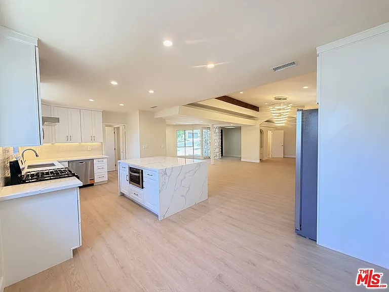 2000 San Ysidro Dr — Photo 6