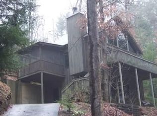 689 Kells Ridge Dr, Ellijay, GA 30540