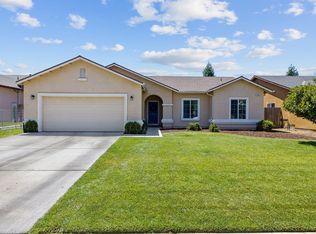 1184 El Paso Ave, Dinuba, CA 93618